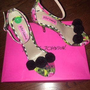 New Betsey Johnson sz 6 strappy heels with pompom trim rose polka dot print